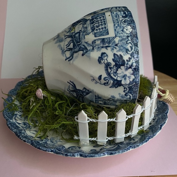 Bunnies Carrot Brunch in a Teacup Charming Dollhouse - Picture 5 of 15